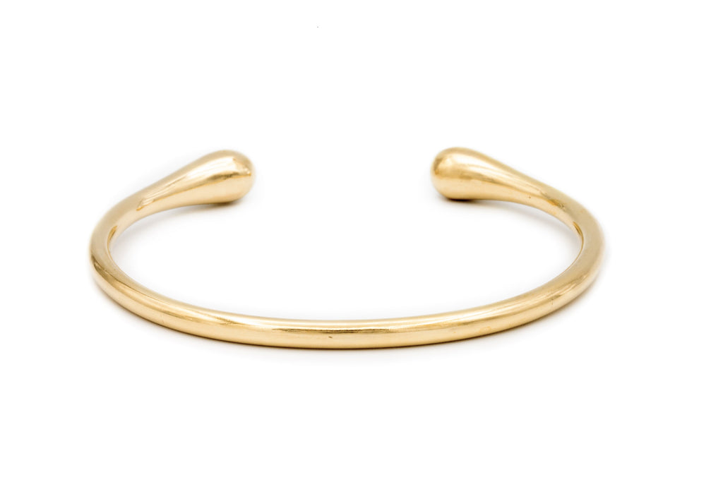 Introducing the Sustainable Gold Cuff Bracelet, cast from seapods found along North Fork shores. Available in Small (5 1/2”) and Medium/Large (6”) sizes, this flexible piece supports marine research. Combining eco-conscious craftsmanship with a commitment to environmental preservation, it offers a unique, timeless addition to any collection.