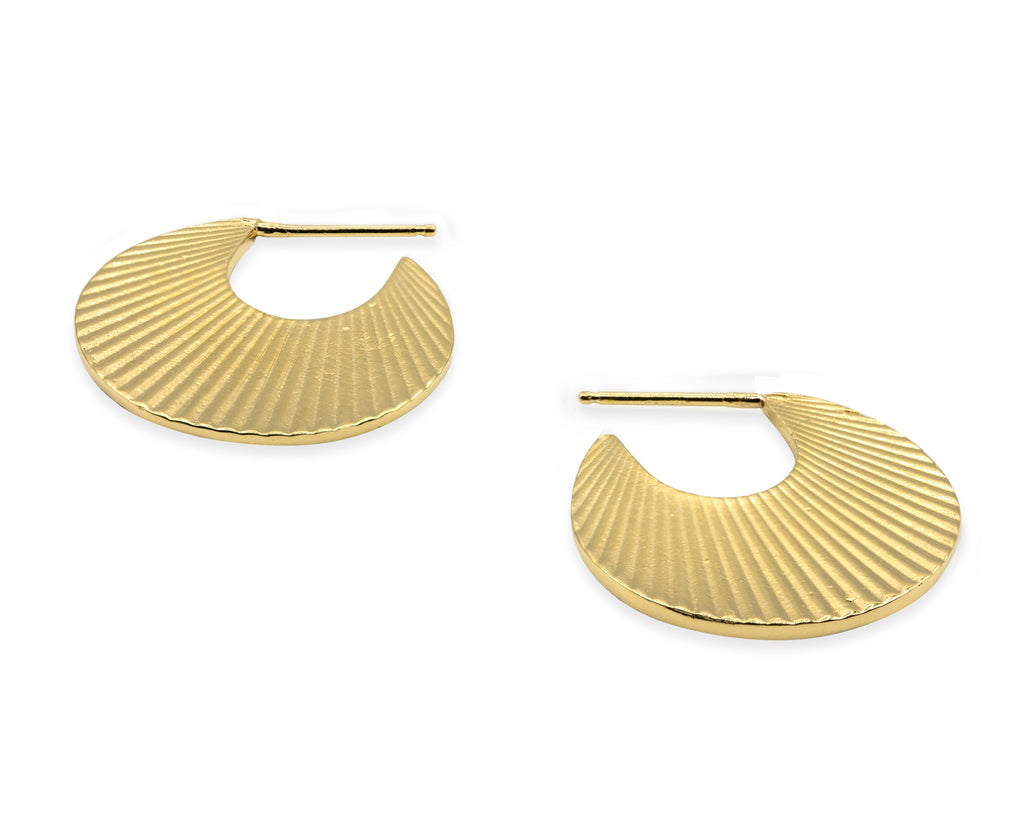 Introducing our vintage-inspired sunburst earrings in gold, featuring a scallop-shaped design that captures a timeless elegance. Handcrafted from brass with sterling silver posts, these earrings are available in both Small and Medium sizes. Elevate your look with these classic, radiant accessories.