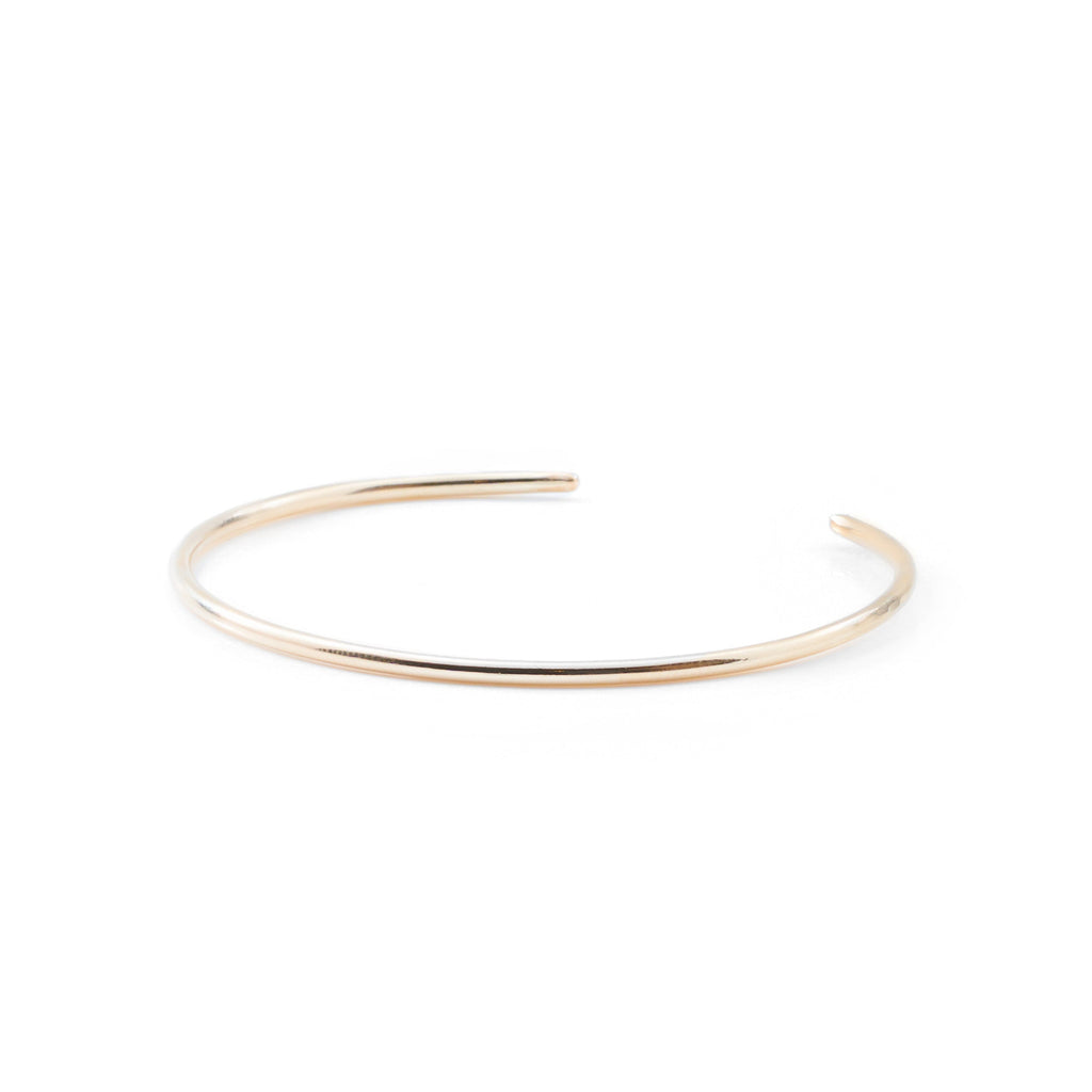 Introducing a beautifully crafted rose gold cuff bracelet, designed with two delicate wires. Available in both smooth and hammered finishes, this elegant piece is offered in sizes ranging from X-Small to Large, with custom sizing options to ensure a perfect fit.