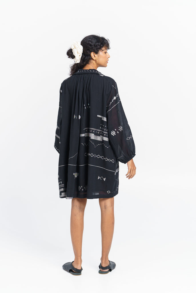 Abstract patterned oversized shirt dress, conscious fashion brands, organic clothing catalog, organic clothing companies, all natural cotton clothing, best organic cotton clothing, 100 cotton sweatshirt women's, affordable quality women's clothing, black minimalist fashion, casual minimalist fashion