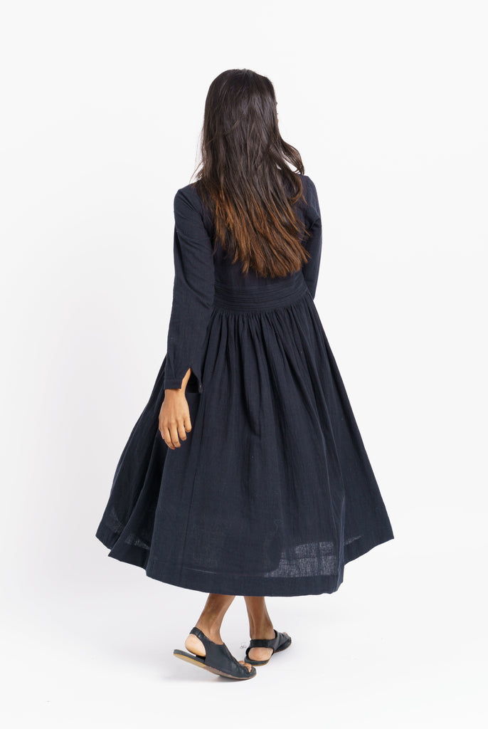 Fit and flare midi dress, small sustainable clothing brands, sustainable clothing brands, pure organic cotton clothing, where to buy organic cotton clothes, all cotton women's clothing, cotton clothes online, 100 cotton women's clothing, soft cotton clothes for women's, minimalist clothing women, minimalist store clothes
