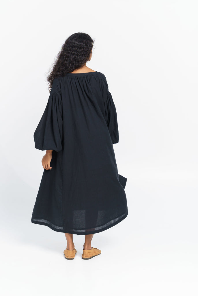 Free flowing relaxed midi dress, sustainable women's clothing, sustainable women's fashion, organic clothing, organic cotton ladies clothing, cotton com clothing, cotton dress clothes, organic women's clothing, women's cotton clothing brands, minimal clothing brands, minimalist clothing shop