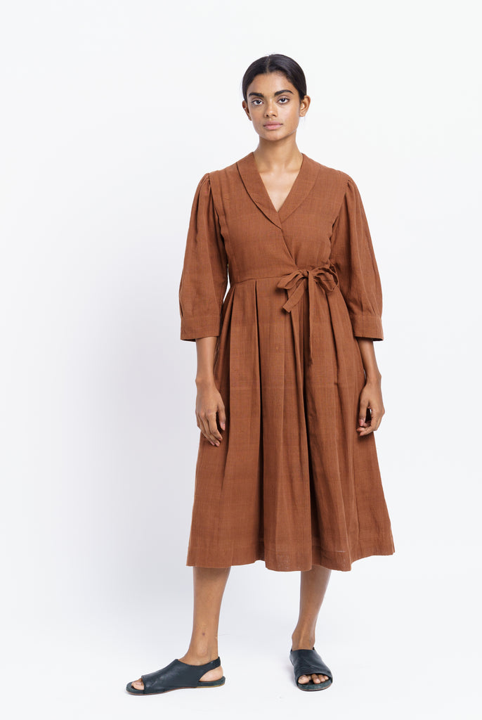 The 70's classic wrap midi dress, sustainable women's clothing, sustainable women's fashion, organic clothing, organic cotton ladies clothing, cotton com clothing, cotton dress clothes, organic womens clothing, women's cotton clothing brands, minimal clothing brands, minimalist clothing shop