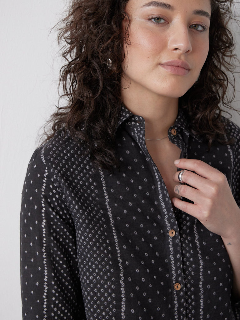 Tie & dye weekday shirt in Black, sustainably produced clothing, sustainably sourced clothing brands, womens organic clothing, 100 organic cotton pants, ladies cotton clothing, shop cotton clothing, 100 cotton women's, women's organic clothing, minimalist clothing style, minimalist outfits women